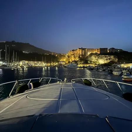 La Baronessa Πλωτό κατάλυμα *